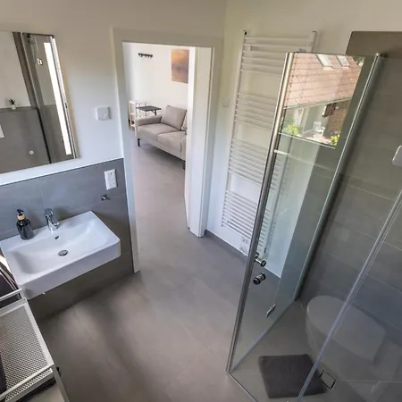 Air Bumble Bee Apartment Vreden