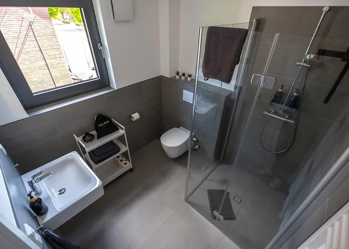 Apartment Air Bumble Bee