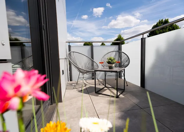 Air Bumble Bee Apartment *